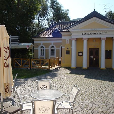 拉兹恩伊芙怎尼酒店 Klášterec nad Ohří 外观 照片