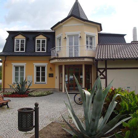 拉兹恩伊芙怎尼酒店 Klášterec nad Ohří 外观 照片