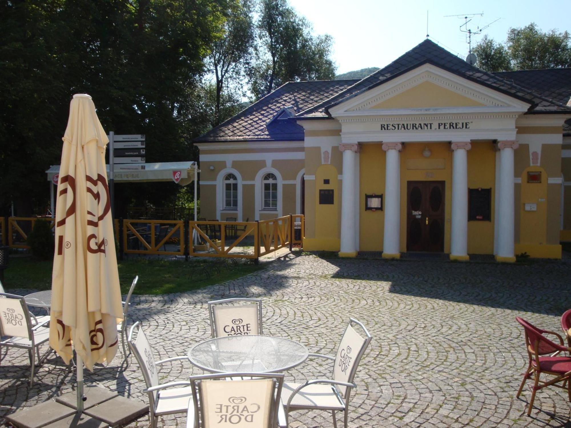 拉兹恩伊芙怎尼酒店 Klášterec nad Ohří 外观 照片